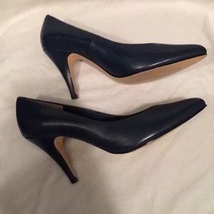 Newport News heels size 8 1/2. Great condition.